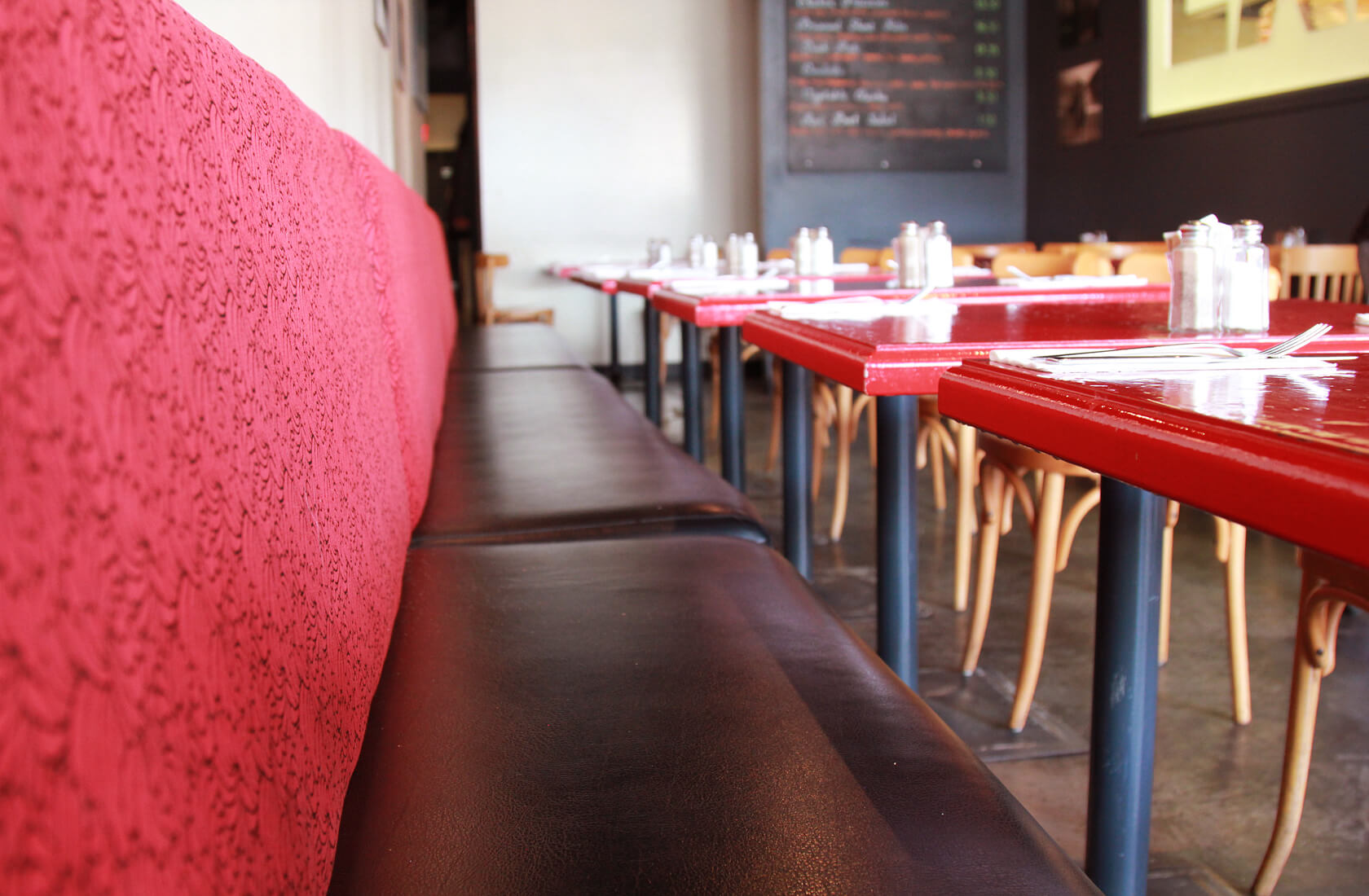 private seat,booth seat